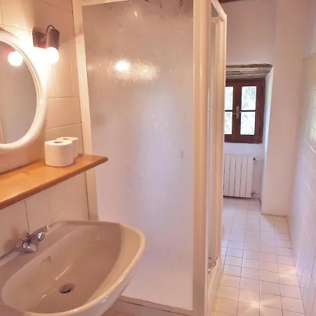 Vila Sleeps 8 Pool Wifi *