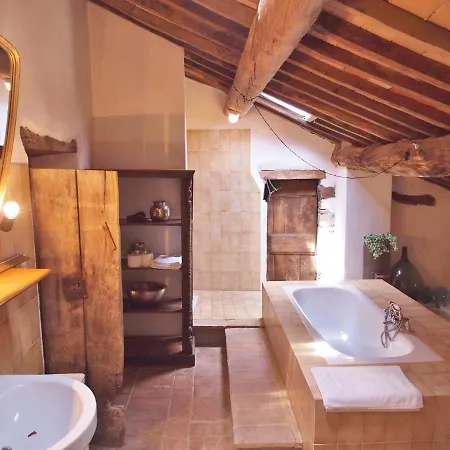 Vila Sleeps 8 Pool Wifi *